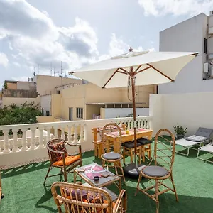 Alloggio in famiglia Close To Airport, Double Bedroom, Sofa-bed, Private Bathroom For Adults And Children Aged 10 And Over Only