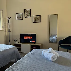  Appartamento Private One Bedroom Close To Airport In